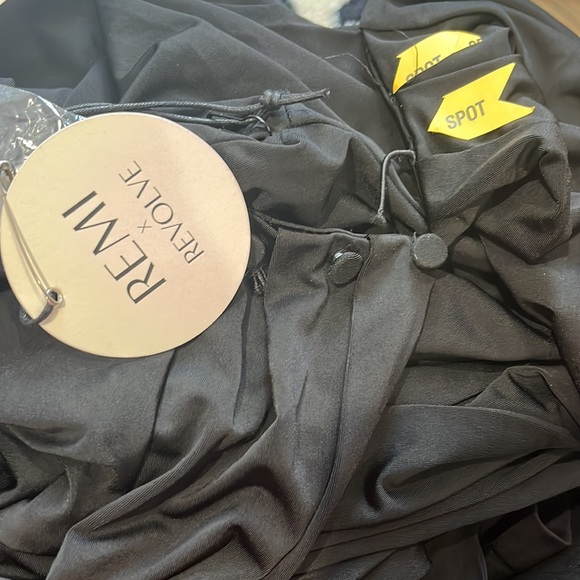 NWT Remi X Revolve Robin Jumpsuit In Black size M. - Picture 5 of 7